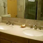 Travelsuites Inn