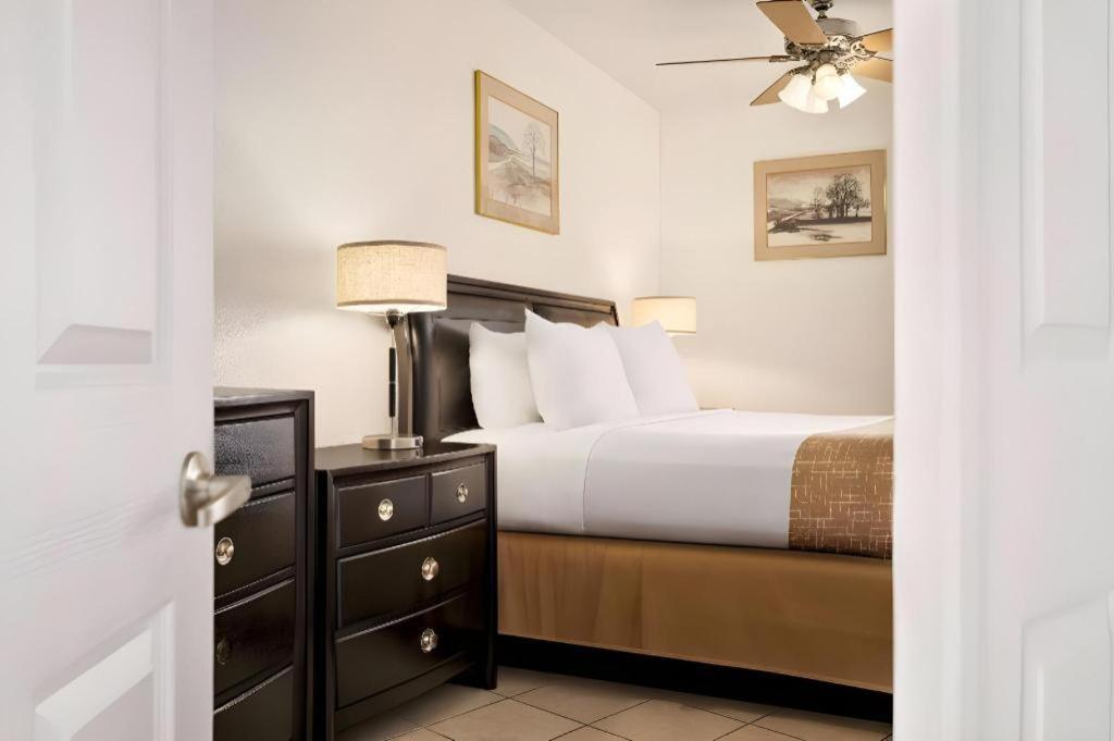 Travelsuites Hotel