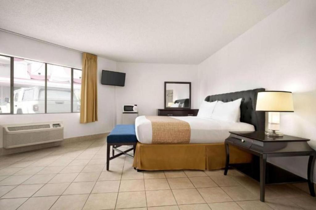 Hotel Travelsuites 2*